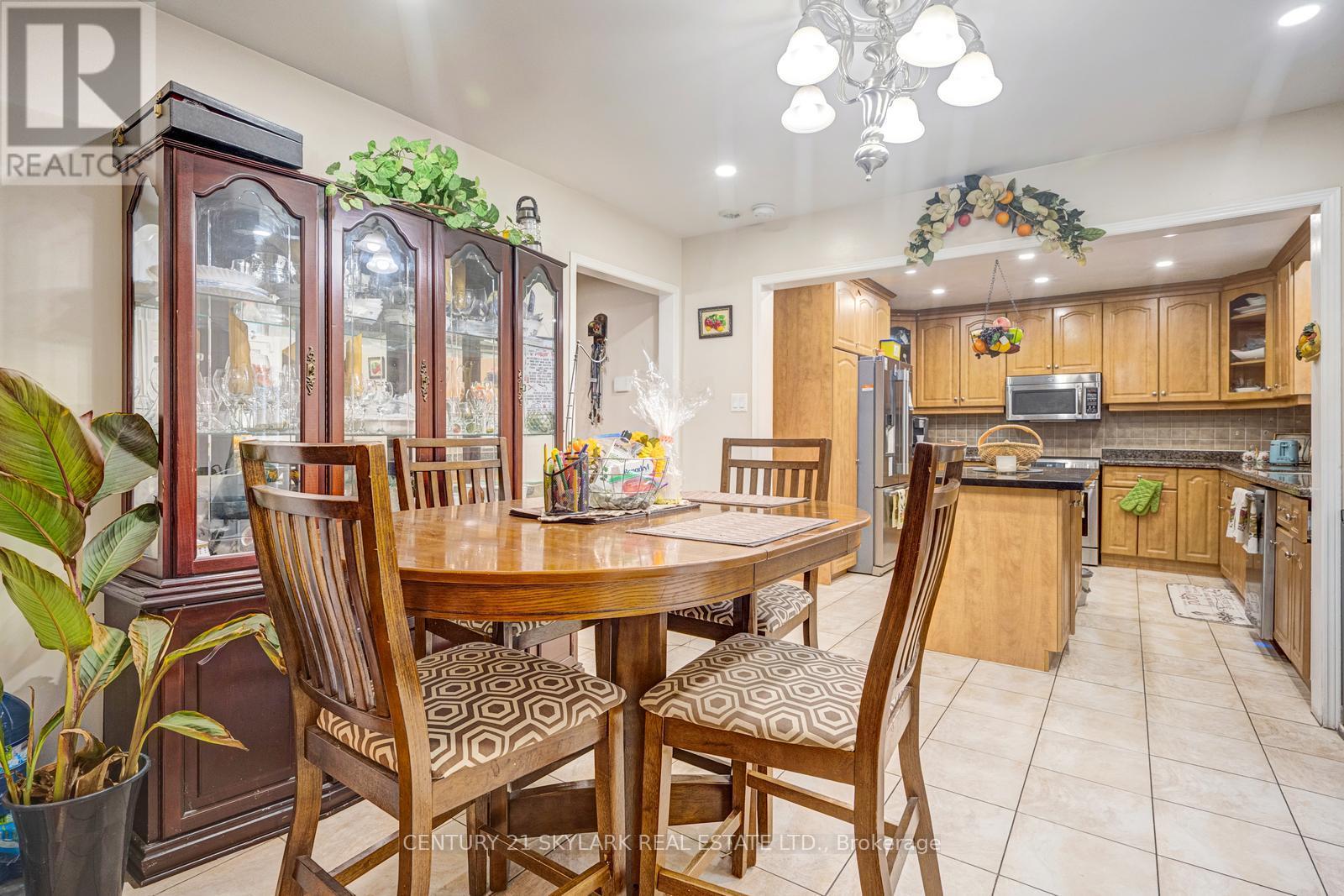 30 Wexford Road, Brampton (Heart Lake West), Ontario  L6Z 2V8 - Photo 23 - W12496334