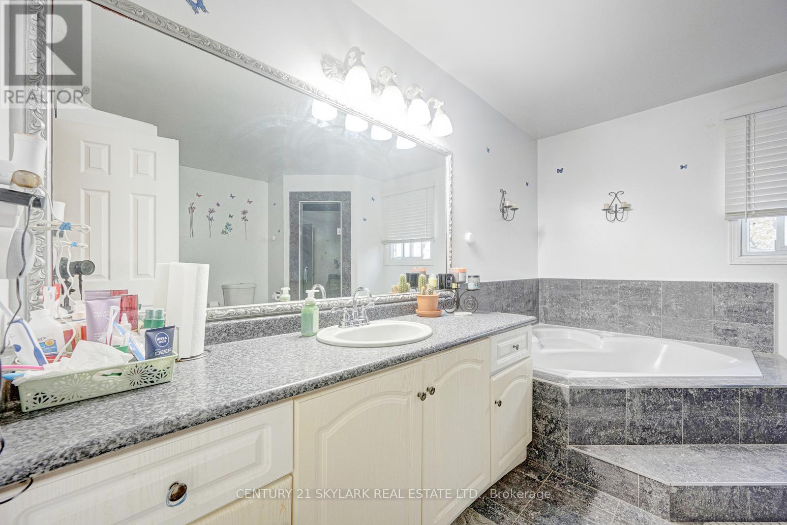 30 Wexford Road, Brampton (Heart Lake West), Ontario  L6Z 2V8 - Photo 31 - W12496334