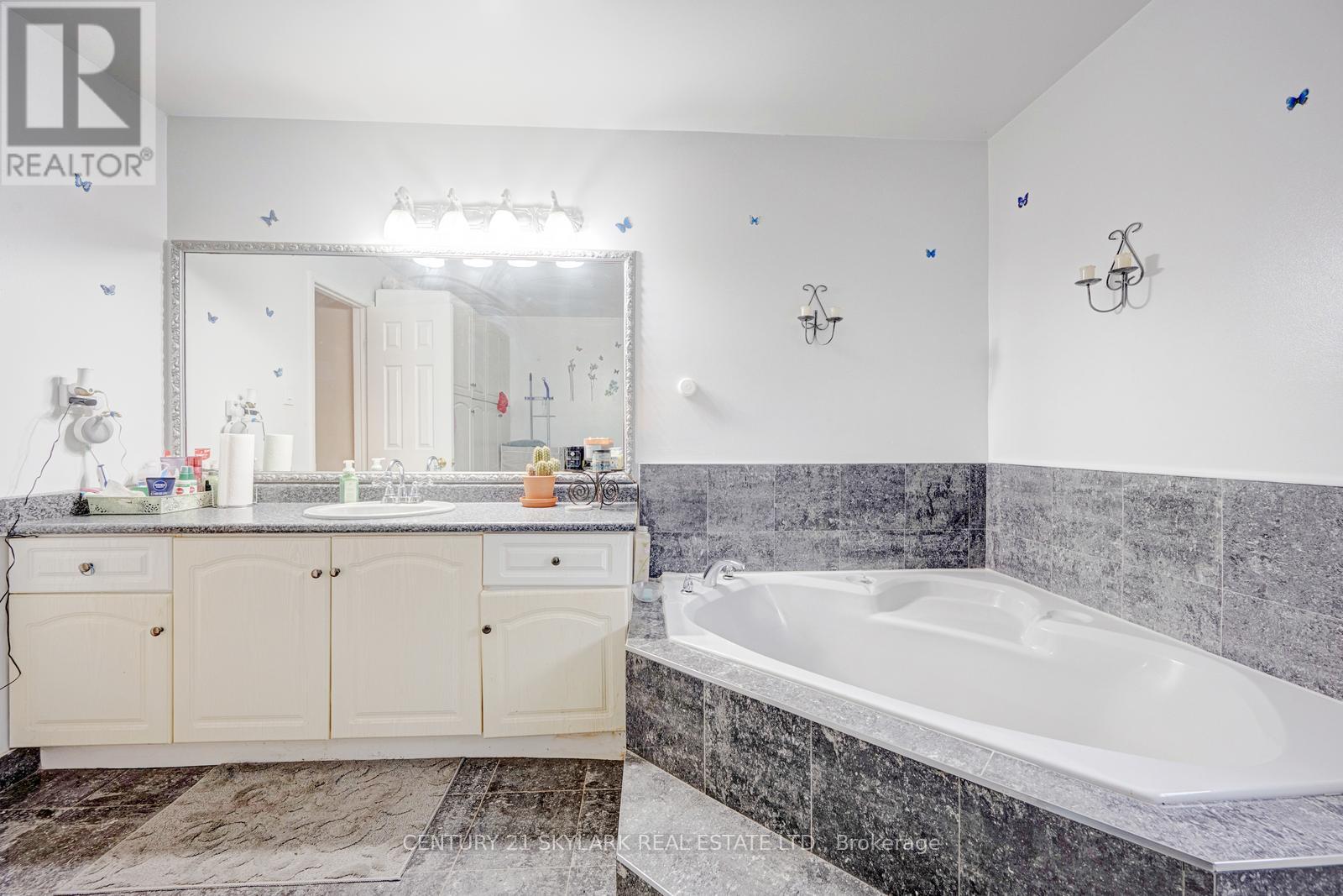 30 Wexford Road, Brampton (Heart Lake West), Ontario  L6Z 2V8 - Photo 32 - W12496334