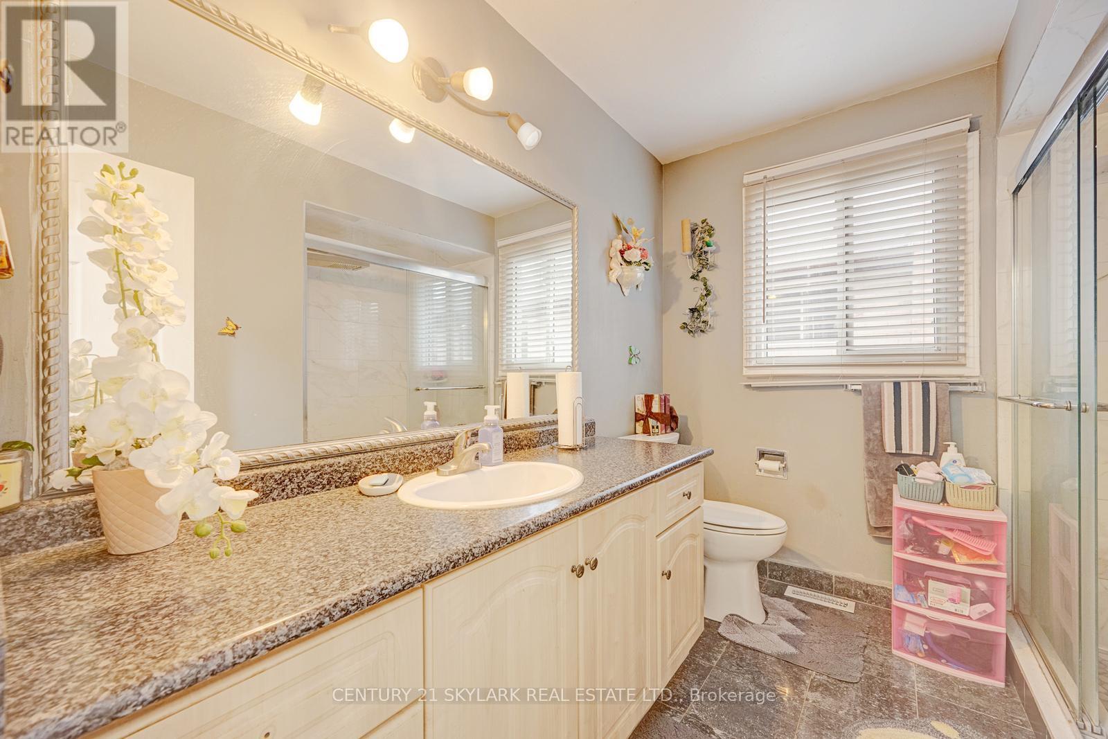 30 Wexford Road, Brampton (Heart Lake West), Ontario  L6Z 2V8 - Photo 37 - W12496334