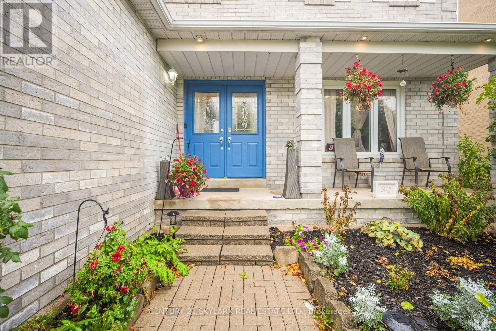 30 Wexford Road, Brampton (Heart Lake West), Ontario  L6Z 2V8 - Photo 4 - W12496334