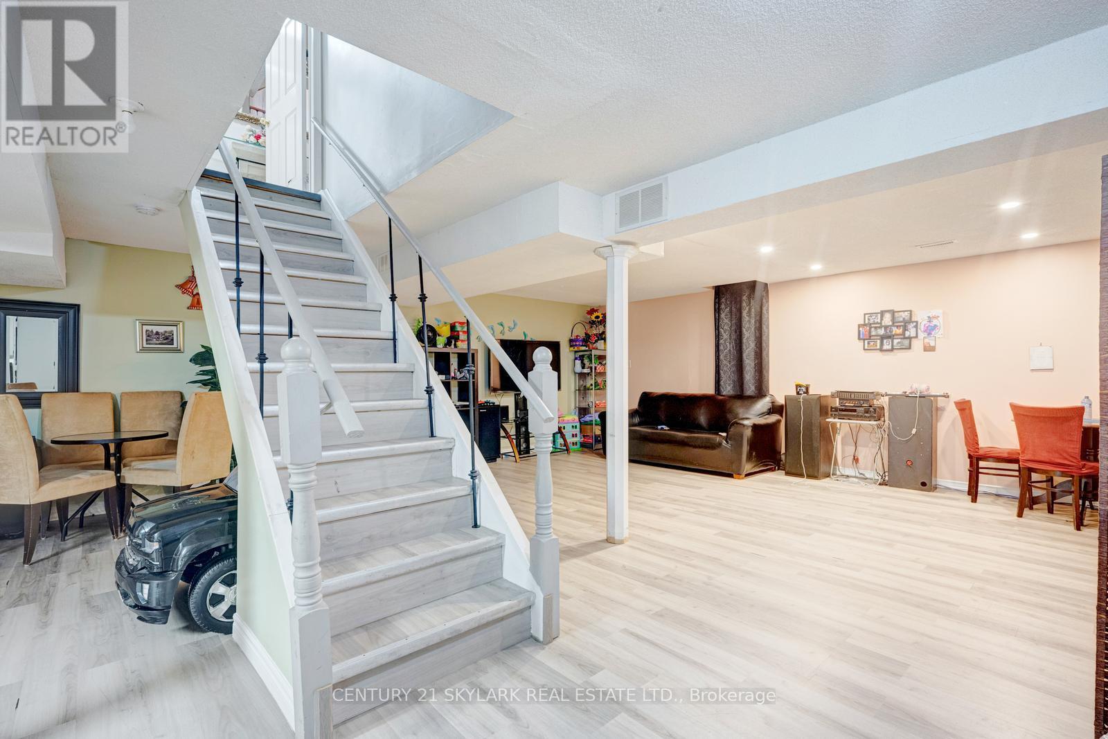 30 Wexford Road, Brampton (Heart Lake West), Ontario  L6Z 2V8 - Photo 42 - W12496334