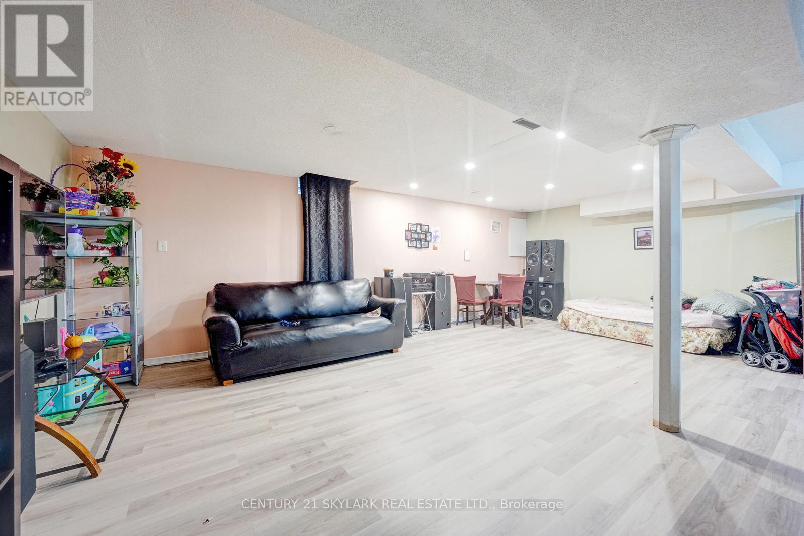 30 Wexford Road, Brampton (Heart Lake West), Ontario  L6Z 2V8 - Photo 43 - W12496334