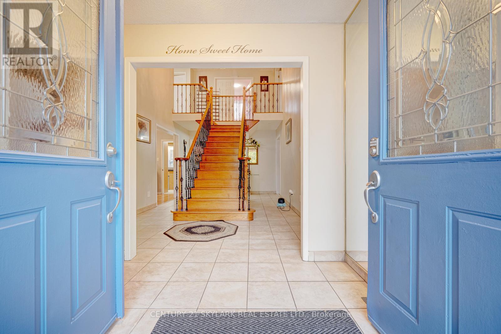 30 Wexford Road, Brampton (Heart Lake West), Ontario  L6Z 2V8 - Photo 5 - W12496334