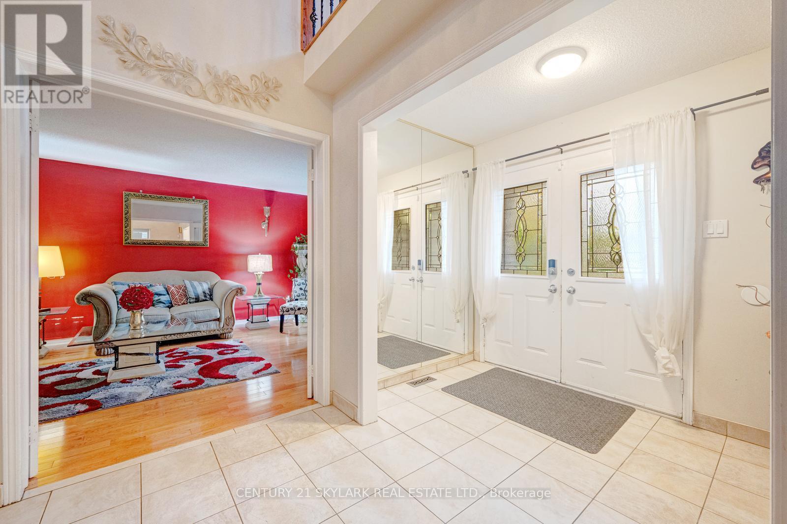 30 Wexford Road, Brampton (Heart Lake West), Ontario  L6Z 2V8 - Photo 7 - W12496334