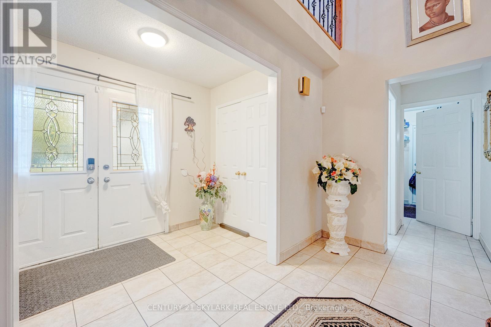 30 Wexford Road, Brampton (Heart Lake West), Ontario  L6Z 2V8 - Photo 8 - W12496334