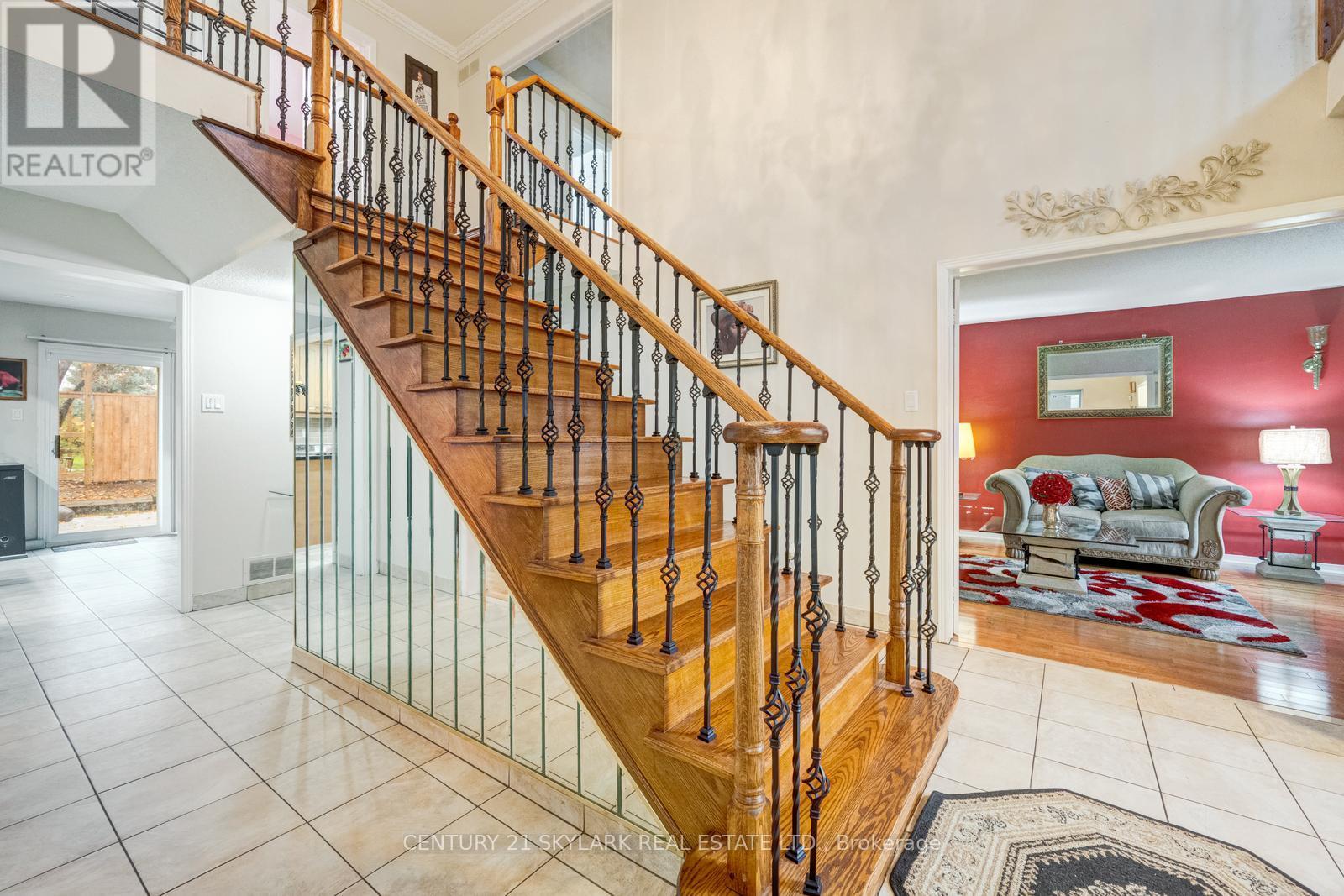 30 Wexford Road, Brampton (Heart Lake West), Ontario  L6Z 2V8 - Photo 9 - W12496334