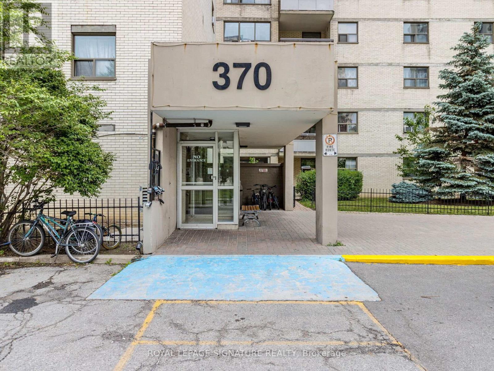 113 - 370 Dixon Road, Toronto, Ontario  M9R 1T2 - Photo 2 - W12496344