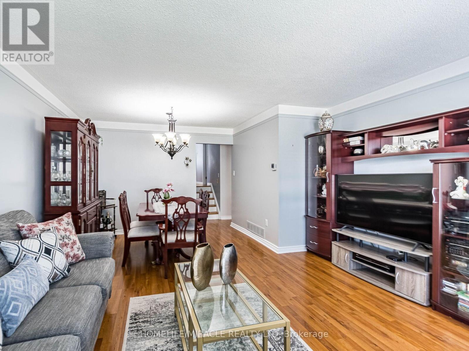 64 Geneva Crescent, Brampton, Ontario  L6S 1K9 - Photo 11 - W12496376