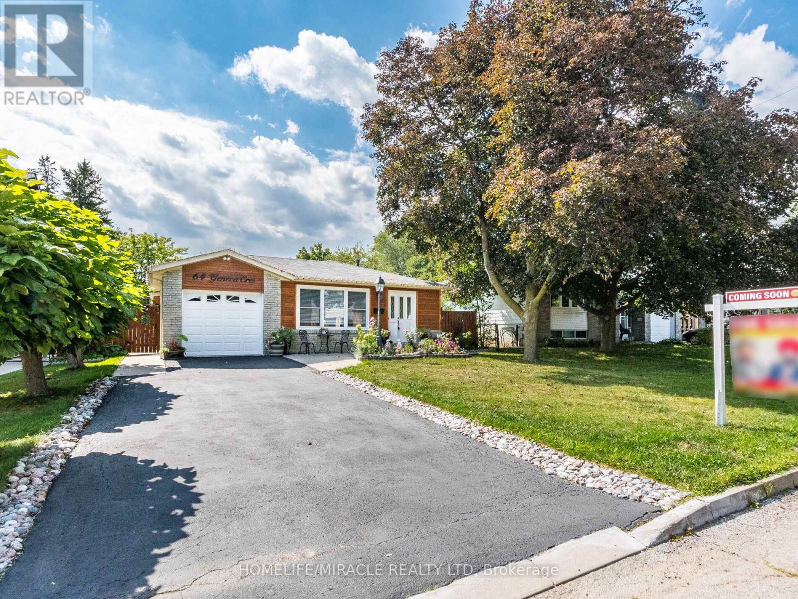 64 Geneva Crescent, Brampton, Ontario  L6S 1K9 - Photo 2 - W12496376