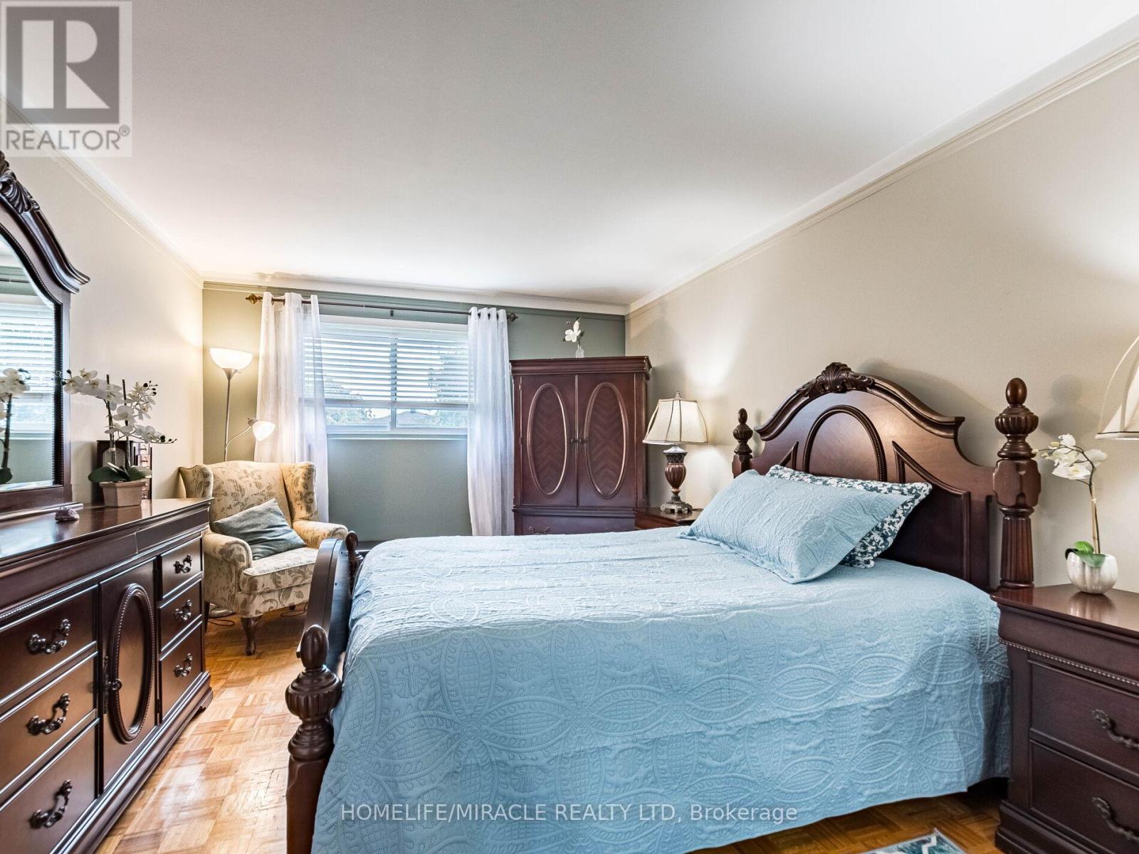 64 Geneva Crescent, Brampton, Ontario  L6S 1K9 - Photo 22 - W12496376