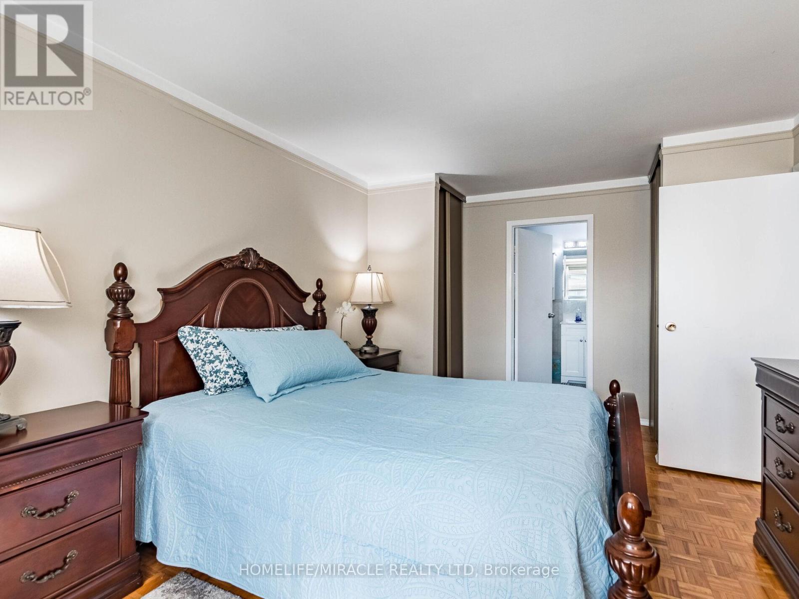 64 Geneva Crescent, Brampton, Ontario  L6S 1K9 - Photo 23 - W12496376