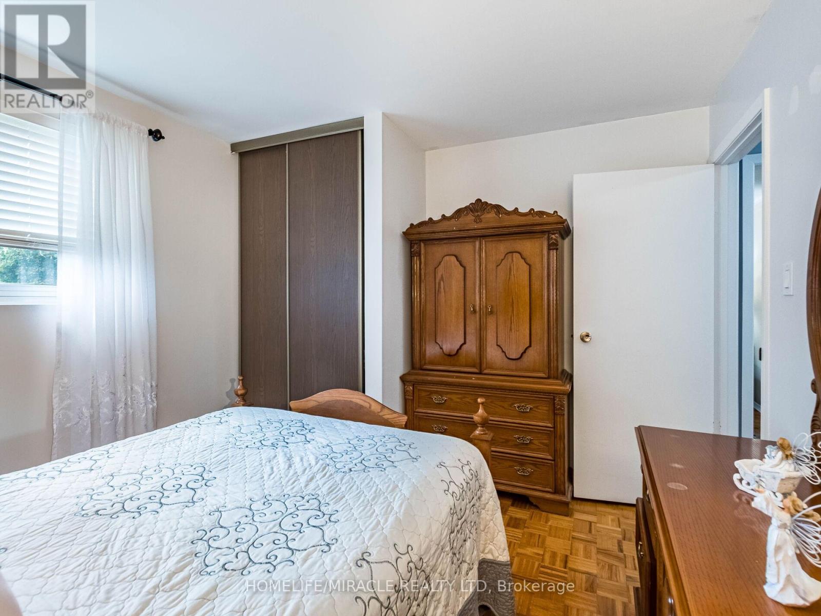 64 Geneva Crescent, Brampton, Ontario  L6S 1K9 - Photo 26 - W12496376