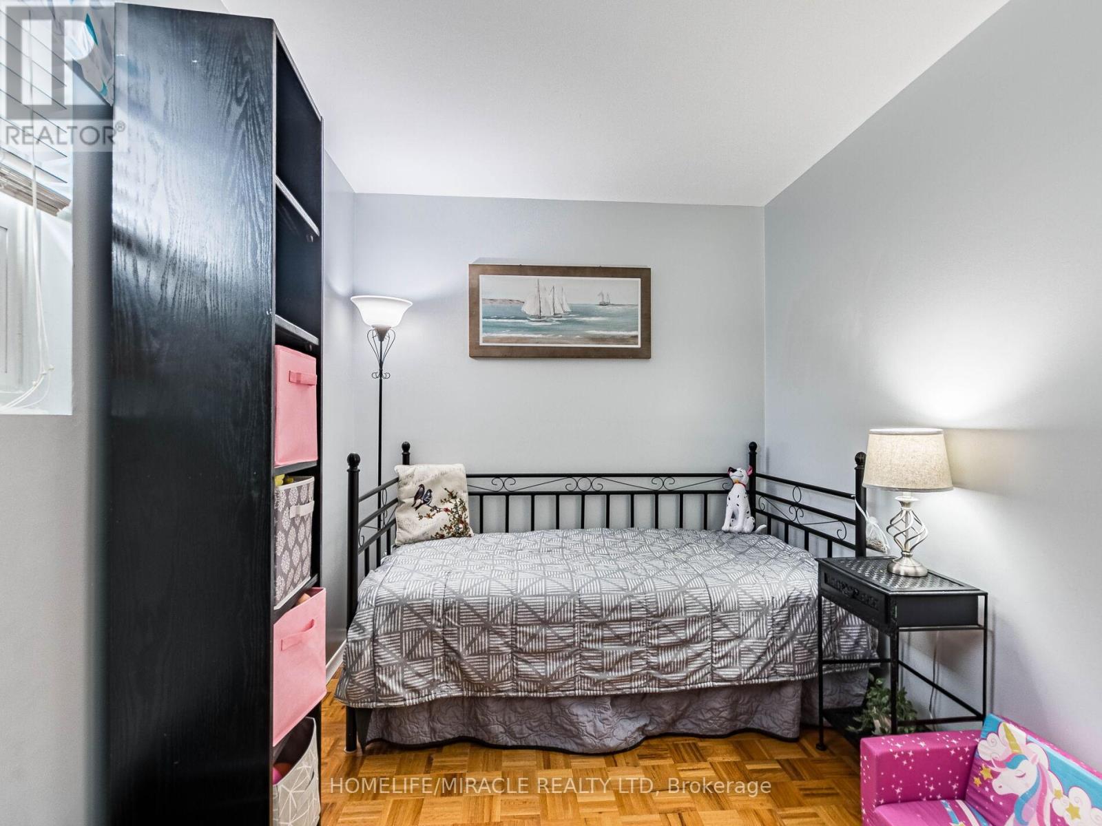 64 Geneva Crescent, Brampton, Ontario  L6S 1K9 - Photo 28 - W12496376