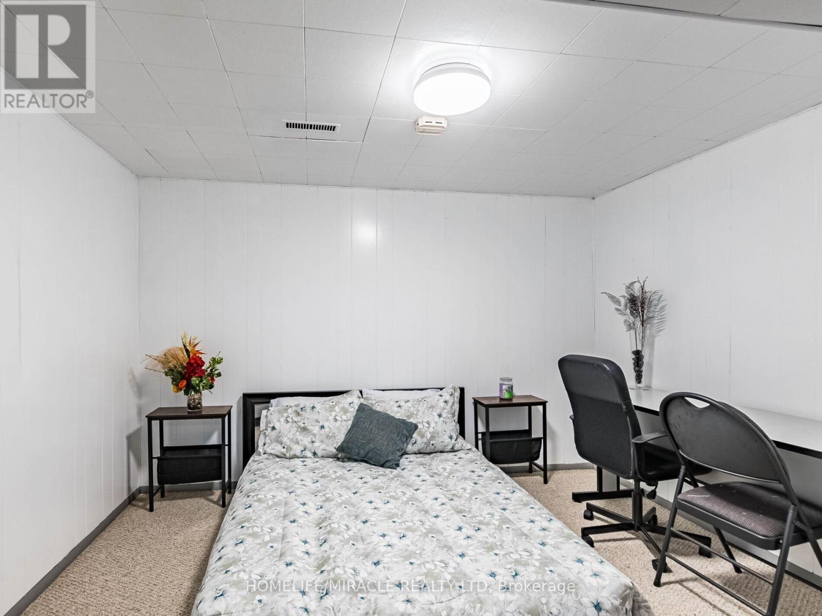 64 Geneva Crescent, Brampton, Ontario  L6S 1K9 - Photo 38 - W12496376