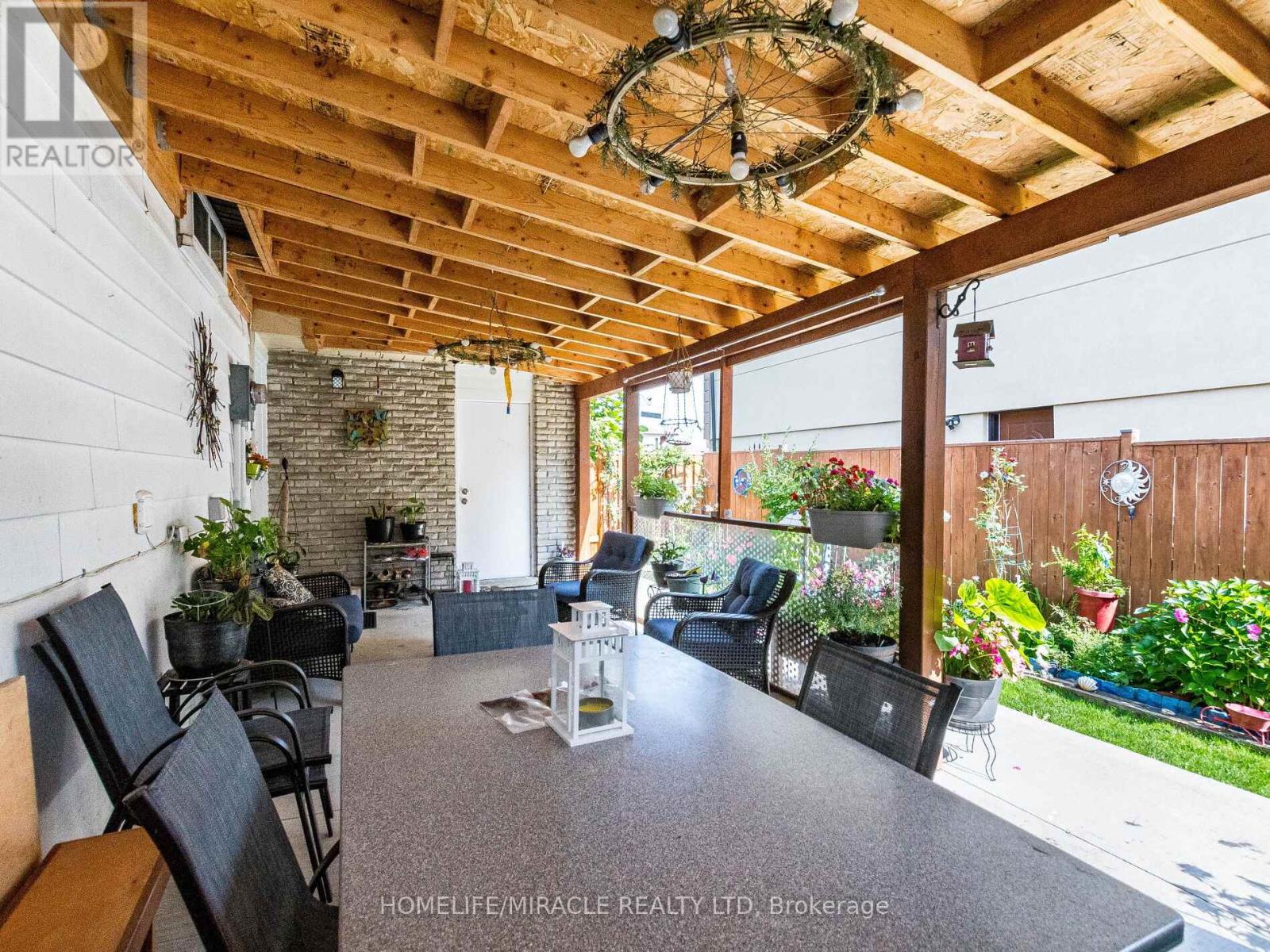 64 Geneva Crescent, Brampton, Ontario  L6S 1K9 - Photo 47 - W12496376