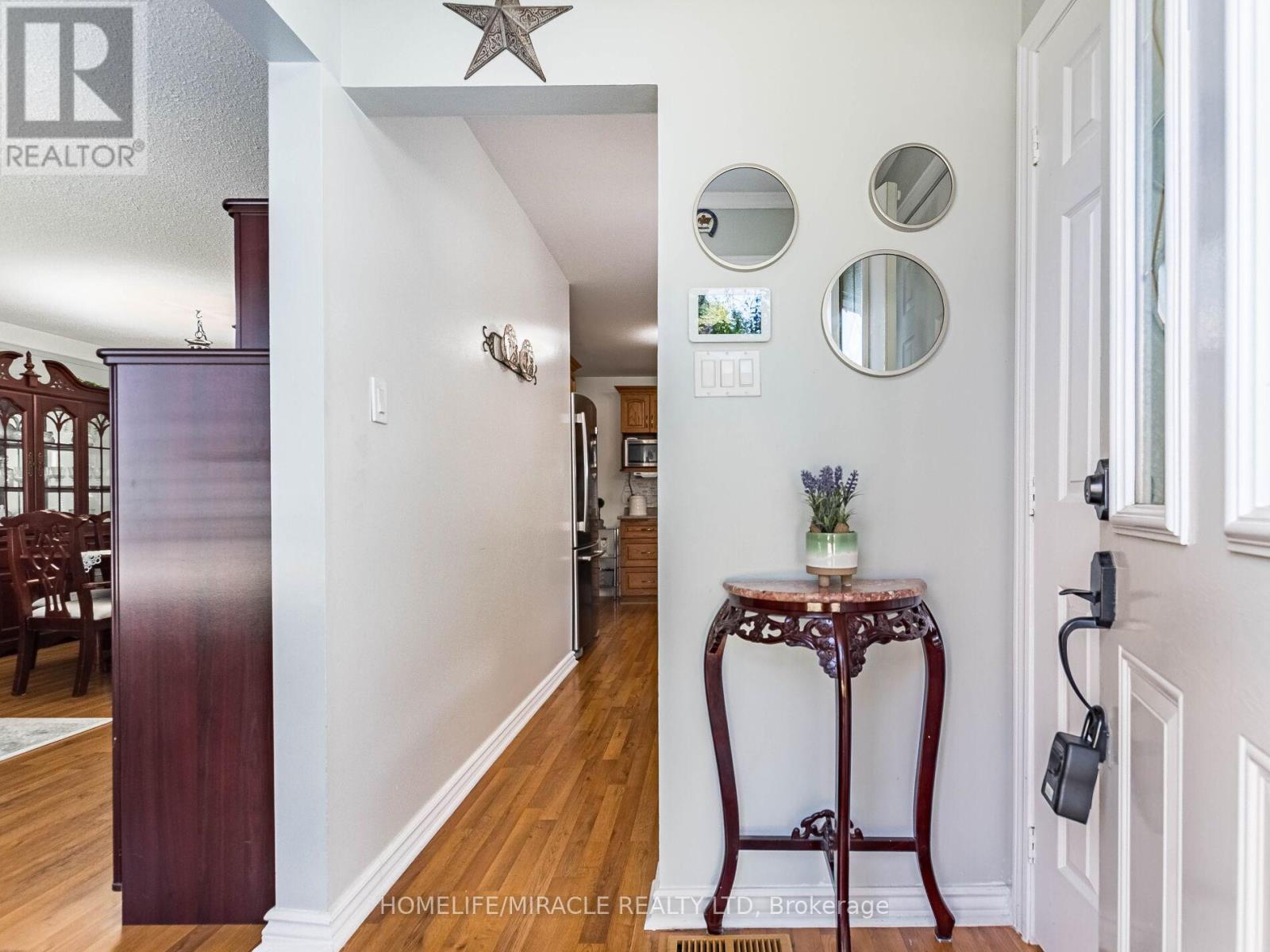 64 Geneva Crescent, Brampton, Ontario  L6S 1K9 - Photo 7 - W12496376