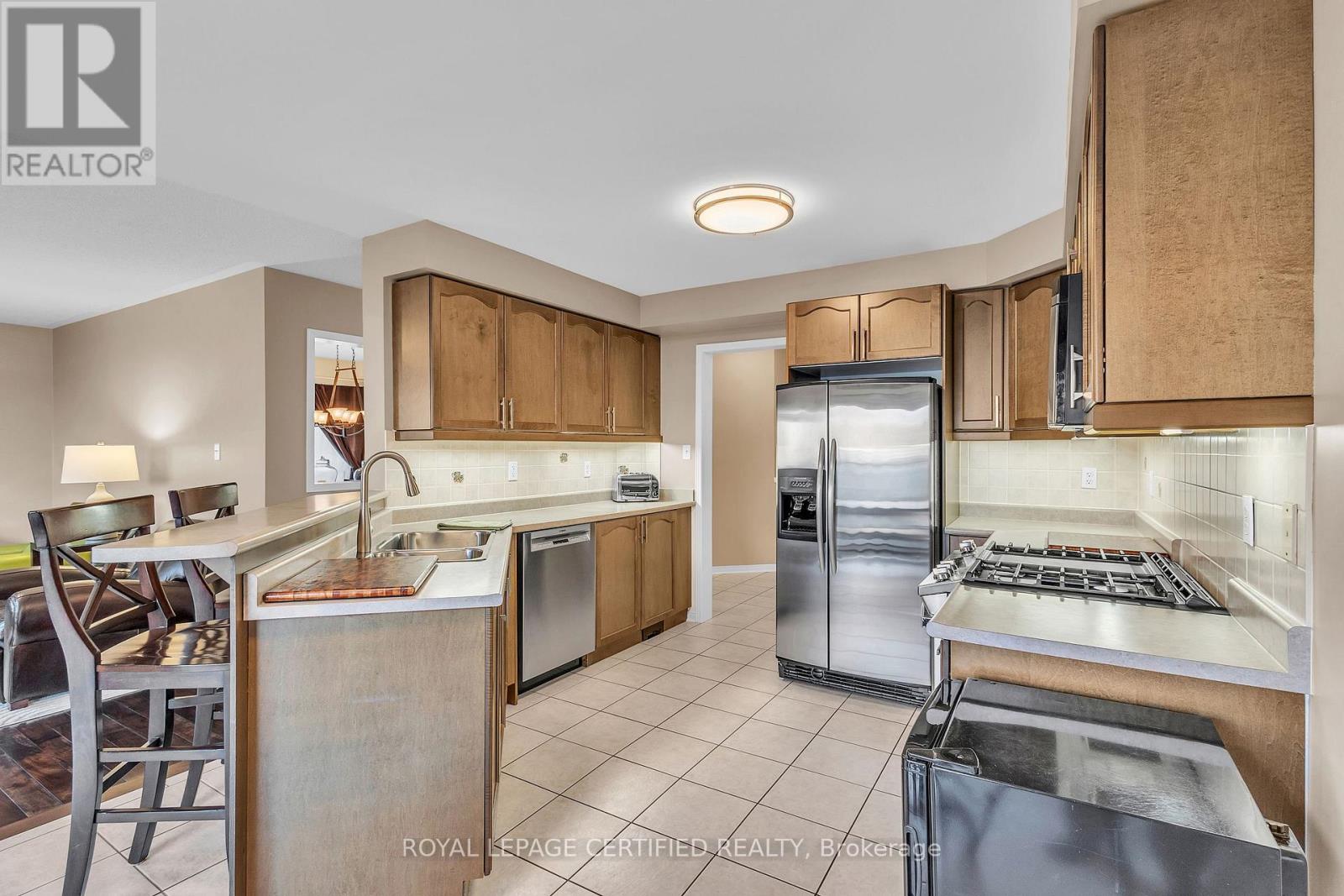 363 Edenbrook Hill Drive, Brampton (Fletcher's Meadow), Ontario  L7A 2N4 - Photo 11 - W12496386