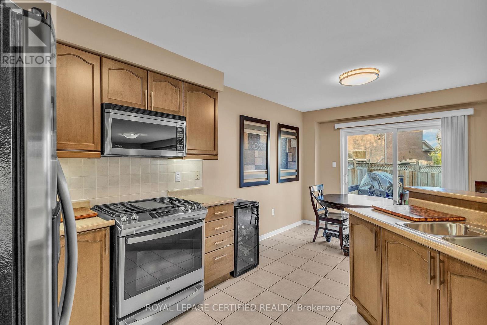 363 Edenbrook Hill Drive, Brampton (Fletcher's Meadow), Ontario  L7A 2N4 - Photo 13 - W12496386