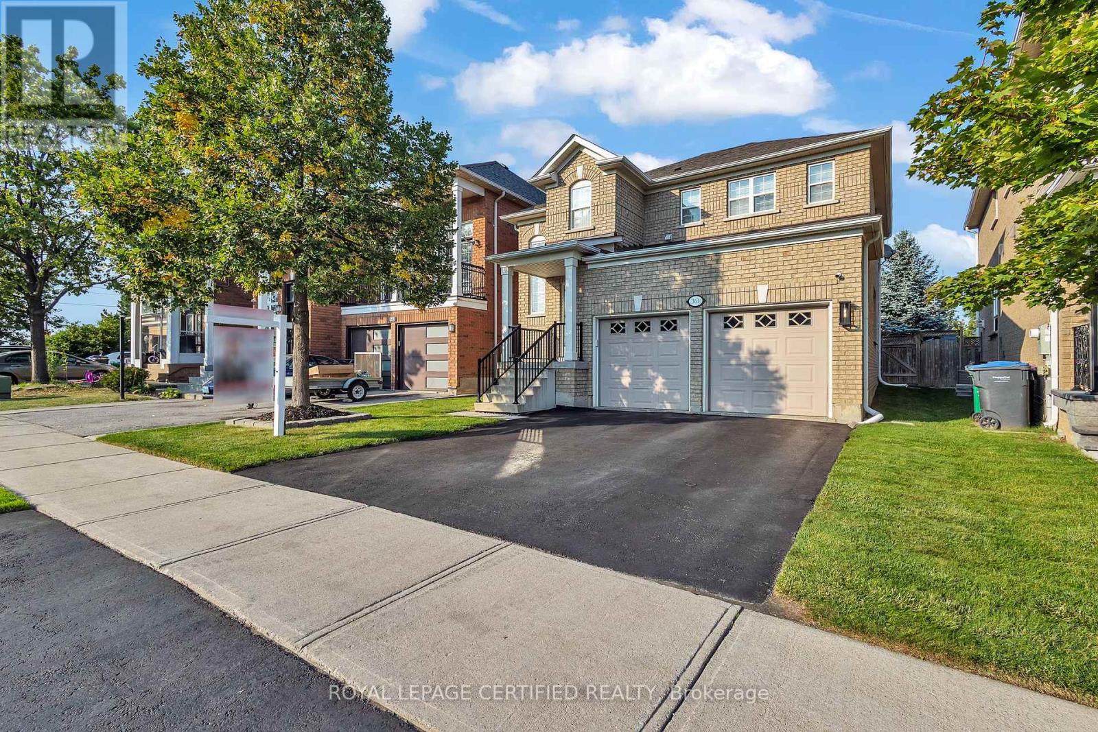 363 Edenbrook Hill Drive, Brampton (Fletcher's Meadow), Ontario  L7A 2N4 - Photo 2 - W12496386