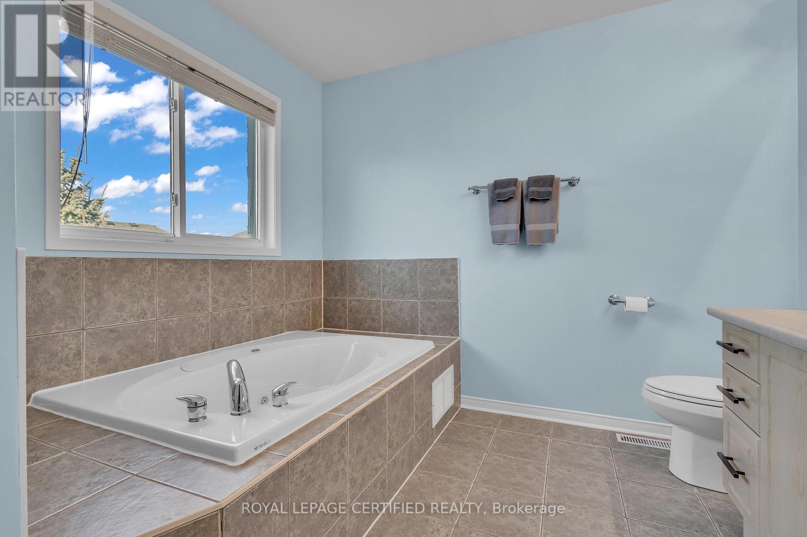 363 Edenbrook Hill Drive, Brampton (Fletcher's Meadow), Ontario  L7A 2N4 - Photo 20 - W12496386