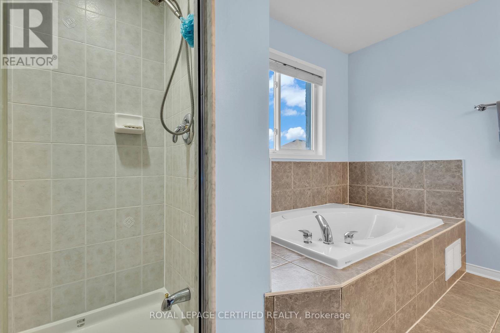 363 Edenbrook Hill Drive, Brampton (Fletcher's Meadow), Ontario  L7A 2N4 - Photo 21 - W12496386