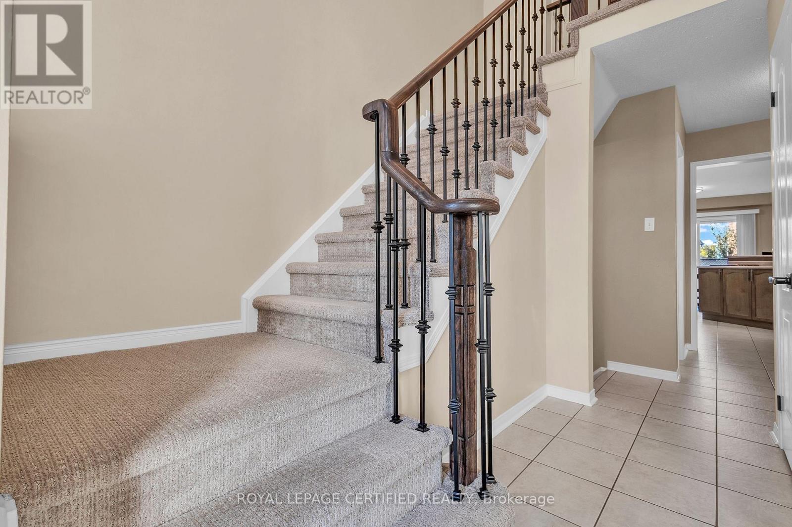 363 Edenbrook Hill Drive, Brampton (Fletcher's Meadow), Ontario  L7A 2N4 - Photo 5 - W12496386