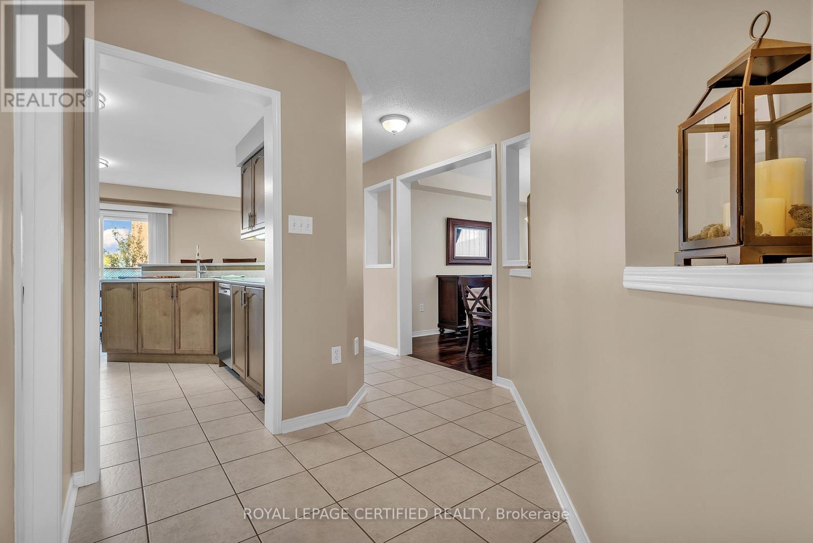 363 Edenbrook Hill Drive, Brampton (Fletcher's Meadow), Ontario  L7A 2N4 - Photo 6 - W12496386