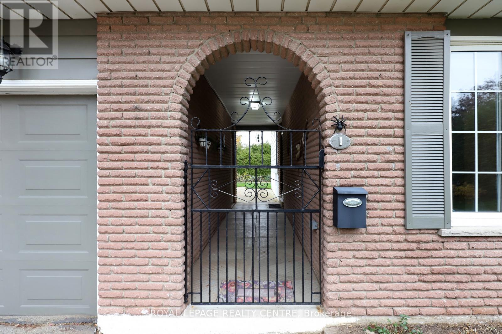 102 Church Street, Orangeville, Ontario  L9W 1P2 - Photo 4 - W12496392