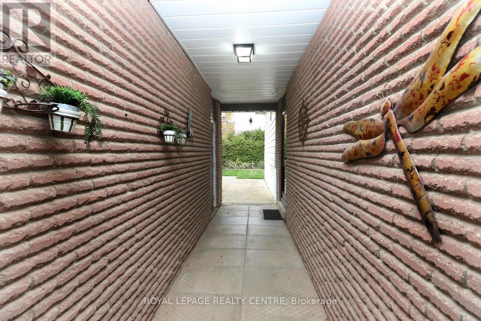 102 Church Street, Orangeville, Ontario  L9W 1P2 - Photo 5 - W12496392