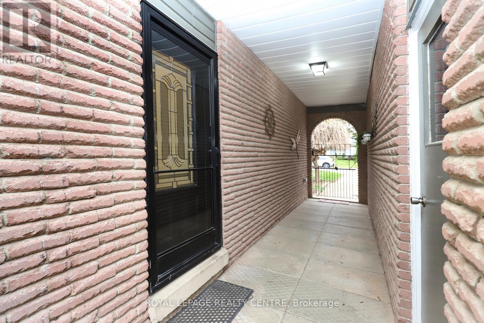 102 Church Street, Orangeville, Ontario  L9W 1P2 - Photo 6 - W12496392