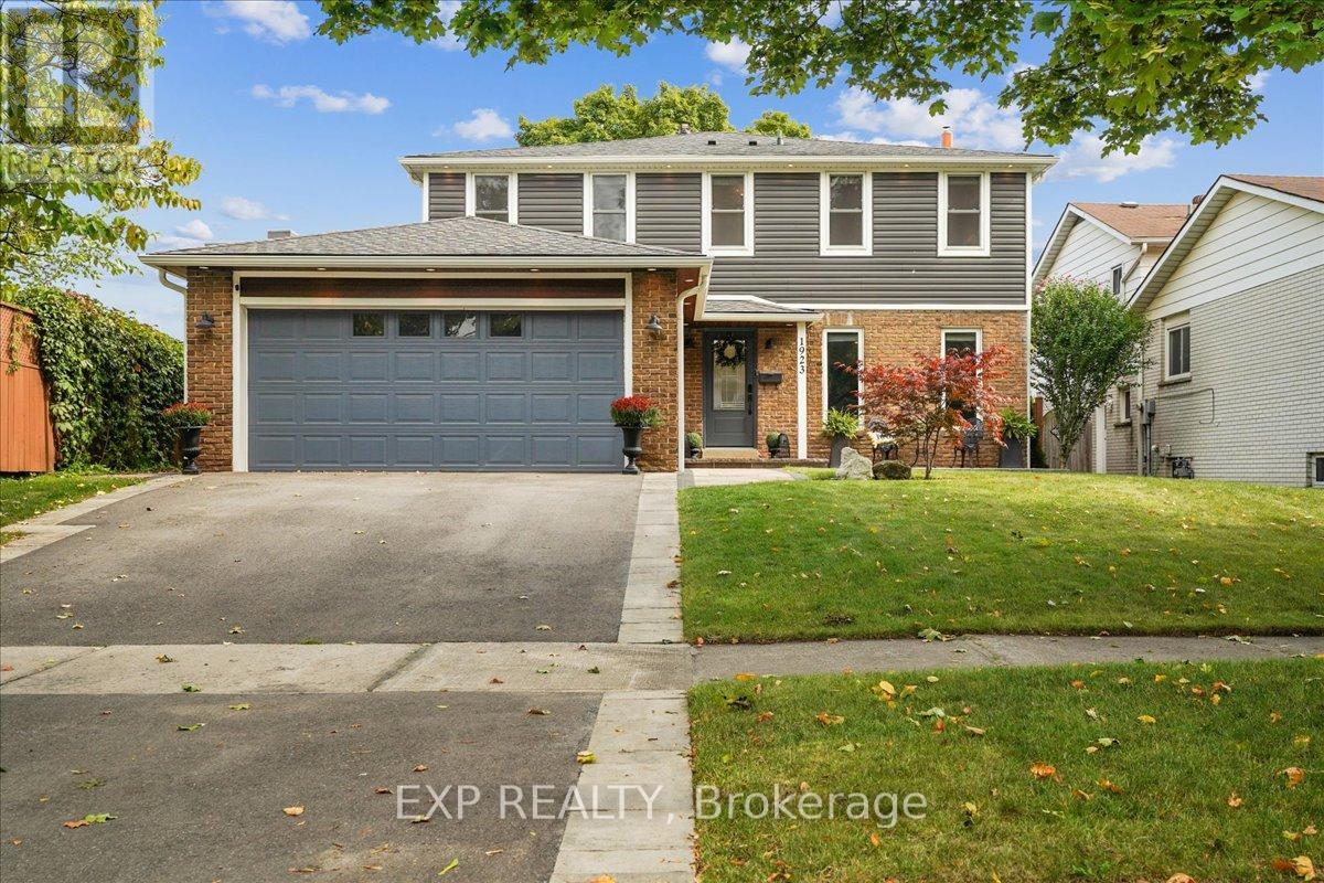 1923 Steepbank Crescent, Mississauga (Applewood), Ontario  L4X 1T9 - Photo 2 - W12496444
