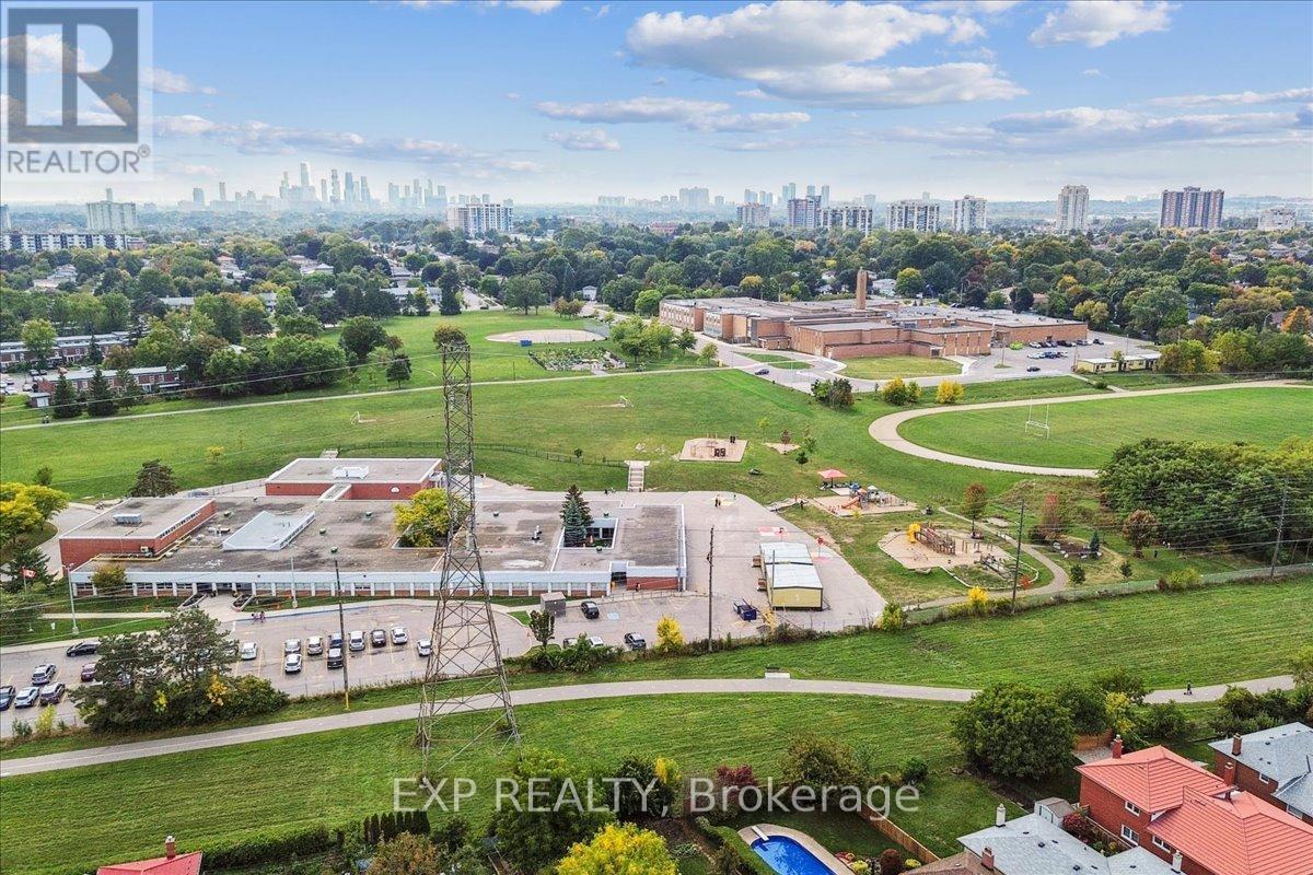 1923 Steepbank Crescent, Mississauga (Applewood), Ontario  L4X 1T9 - Photo 50 - W12496444