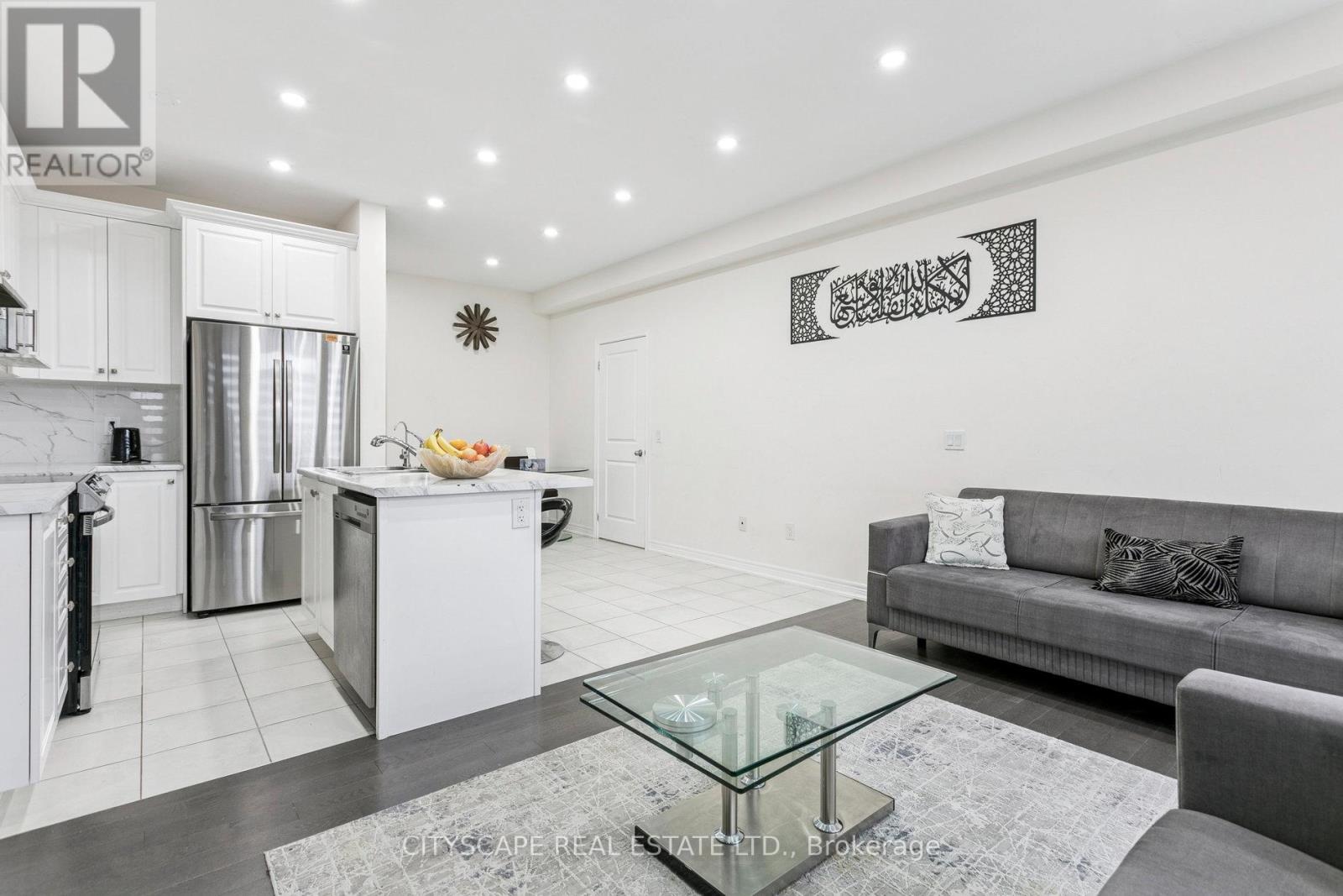 72 Finegan Circle, Brampton, Ontario  L7A 4Z8 - Photo 13 - W12496482