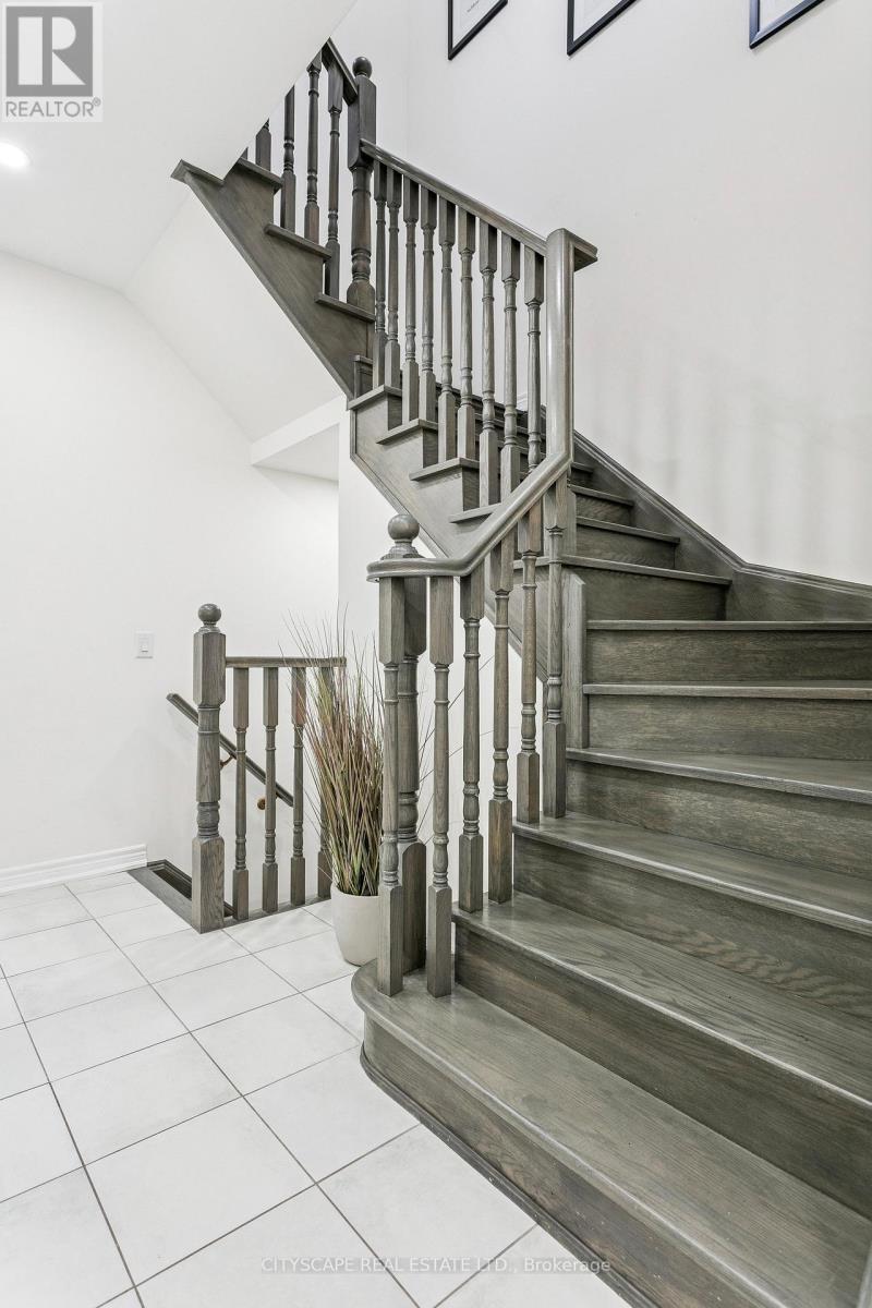 72 Finegan Circle, Brampton, Ontario  L7A 4Z8 - Photo 16 - W12496482