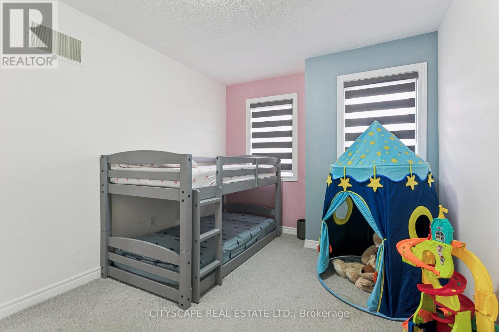 72 Finegan Circle, Brampton, Ontario  L7A 4Z8 - Photo 20 - W12496482