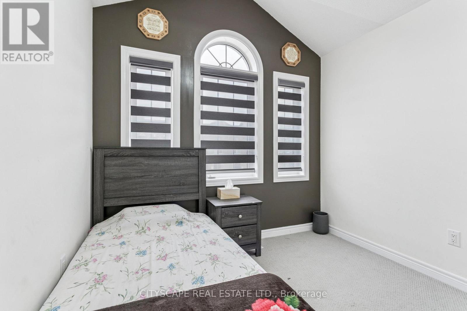 72 Finegan Circle, Brampton, Ontario  L7A 4Z8 - Photo 23 - W12496482