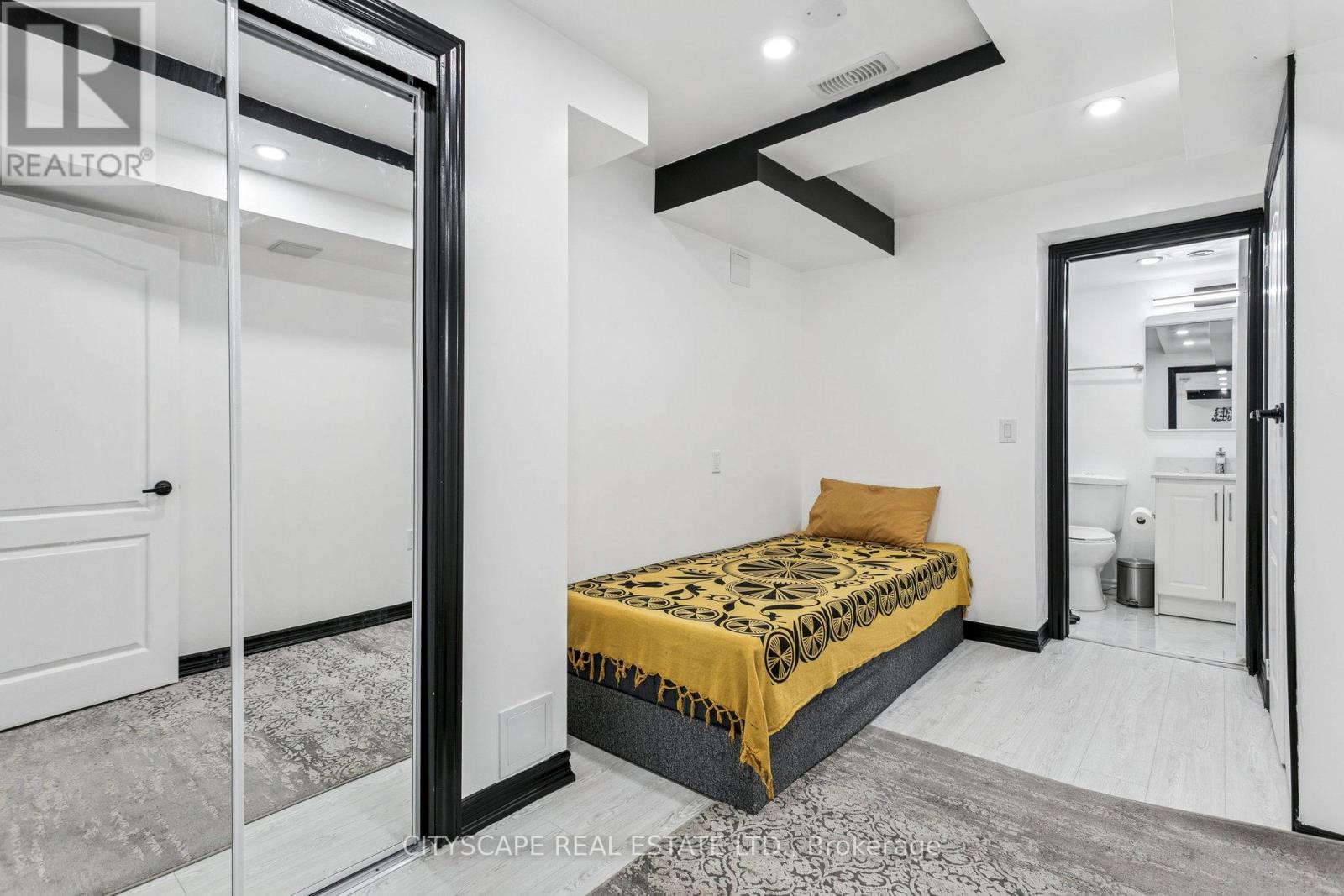 72 Finegan Circle, Brampton, Ontario  L7A 4Z8 - Photo 44 - W12496482