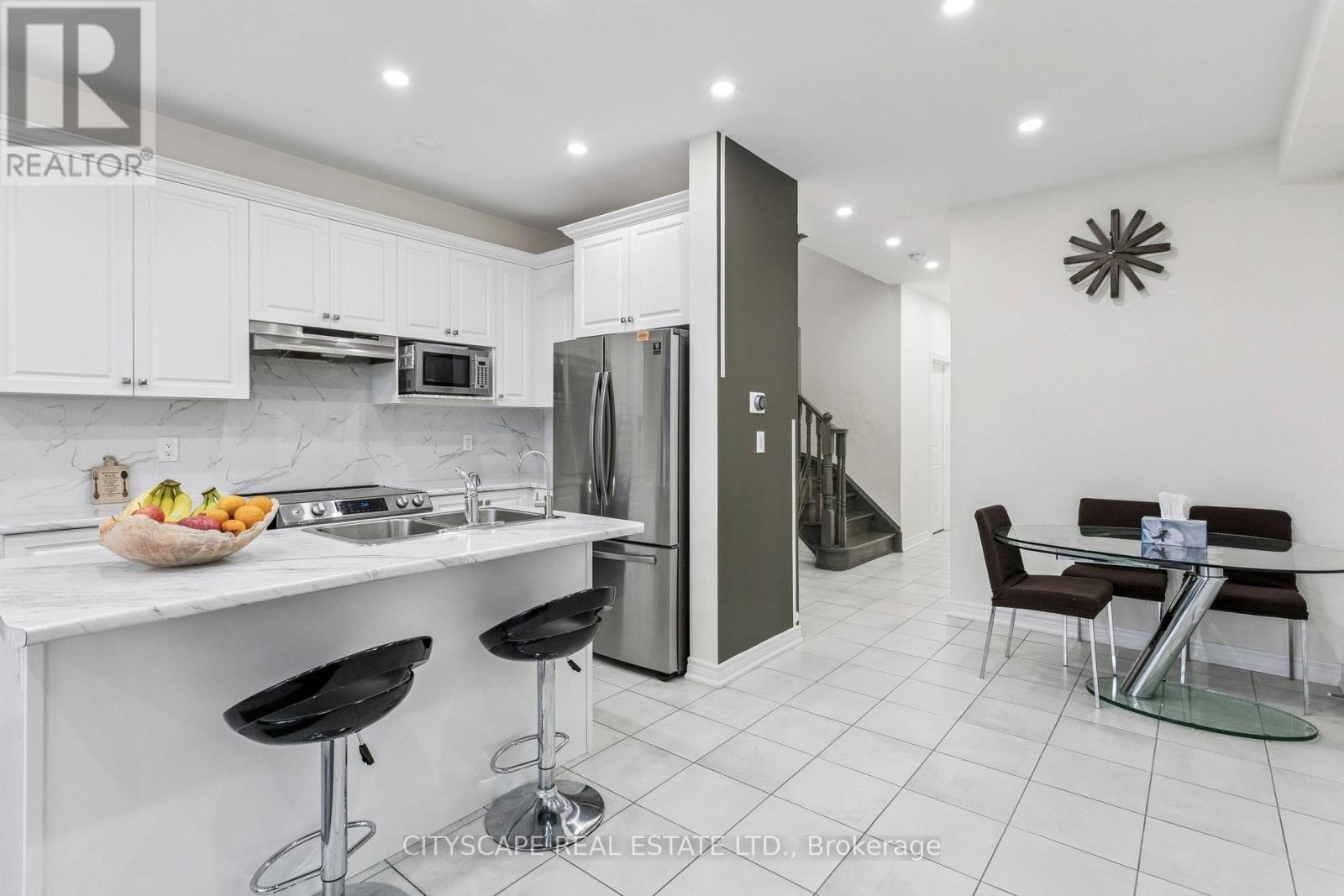 72 Finegan Circle, Brampton, Ontario  L7A 4Z8 - Photo 6 - W12496482