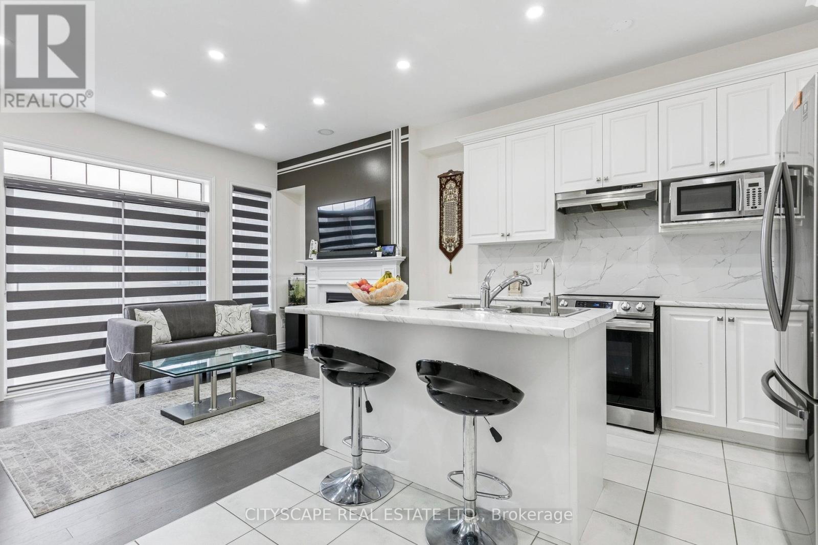 72 Finegan Circle, Brampton, Ontario  L7A 4Z8 - Photo 8 - W12496482