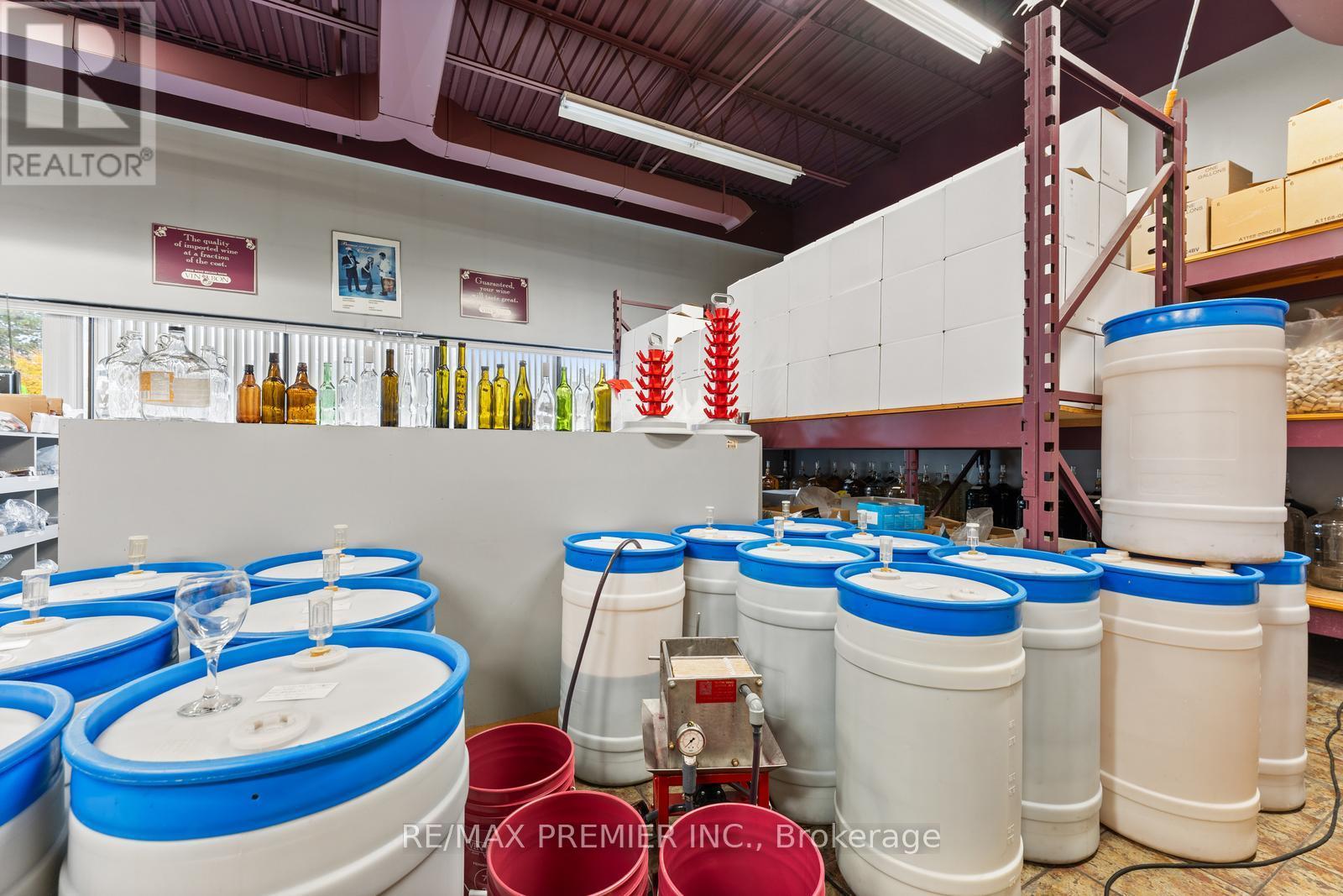 410 Speers Road, Oakville, Ontario  L6K 2G2 - Photo 16 - W12495720