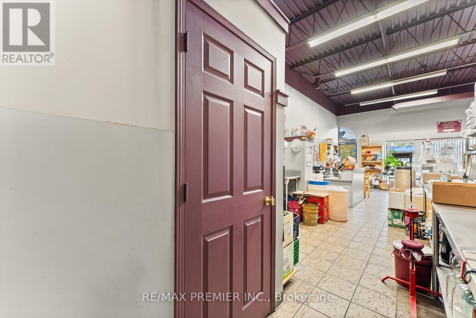 410 Speers Road, Oakville, Ontario  L6K 2G2 - Photo 18 - W12495720