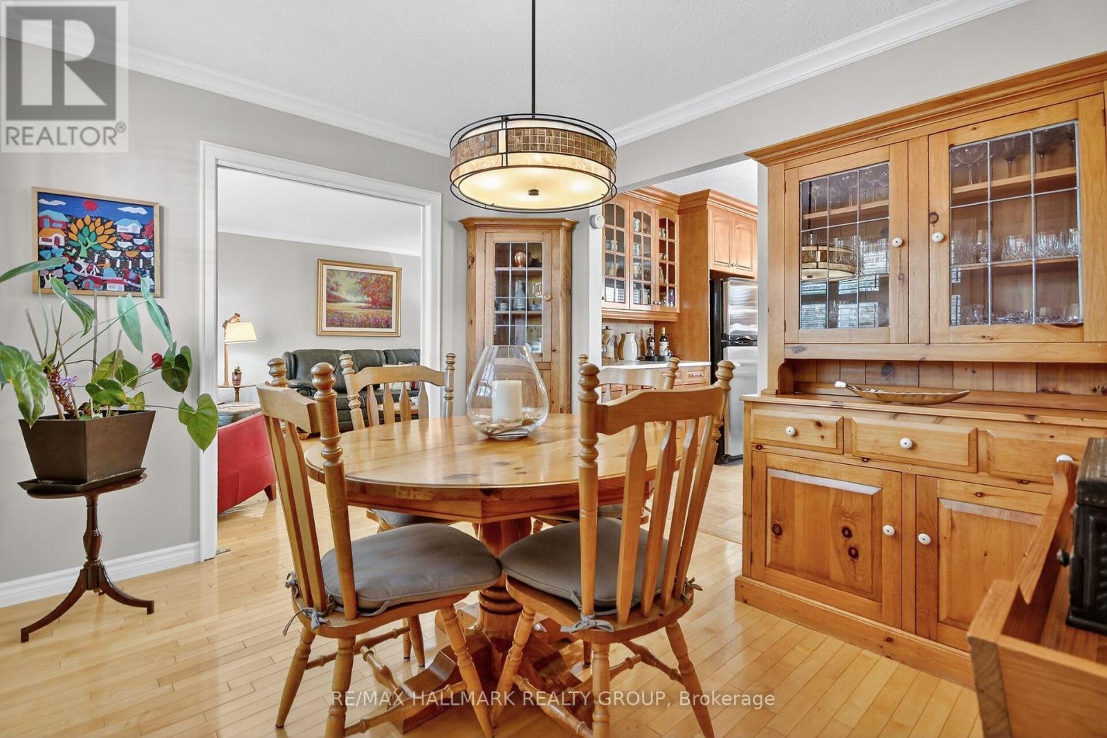 838 Balsam Drive, Ottawa, Ontario  K1E 1B7 - Photo 11 - X12496576