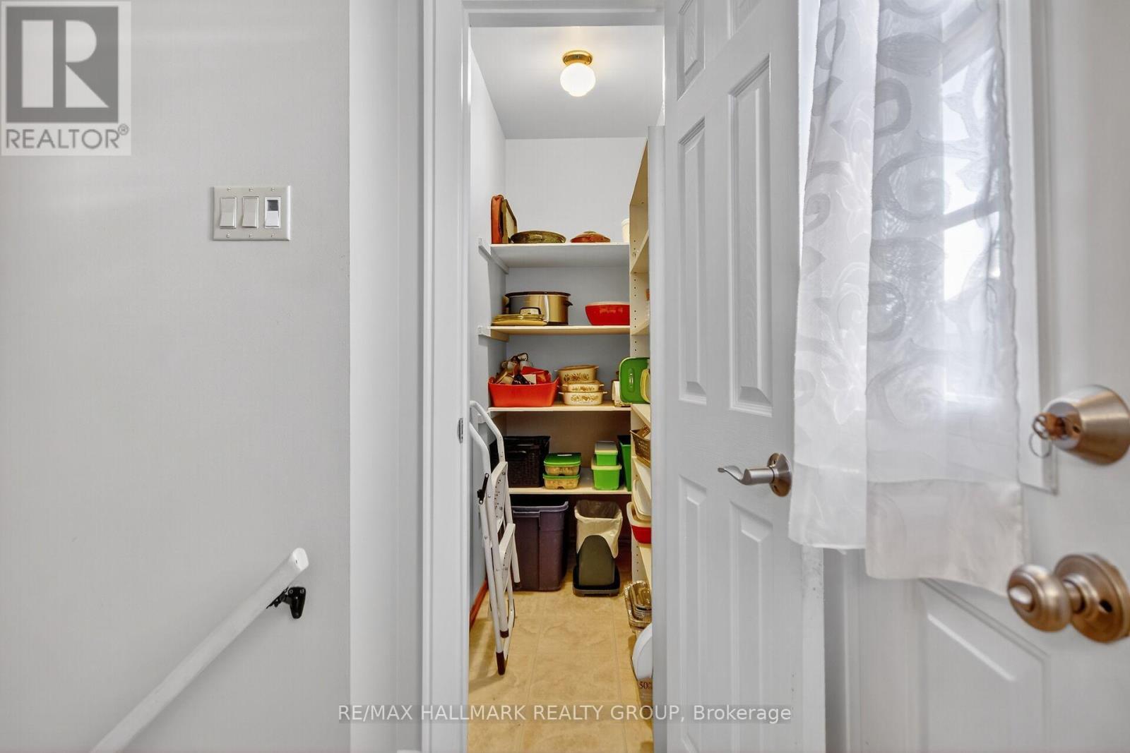 838 Balsam Drive, Ottawa, Ontario  K1E 1B7 - Photo 17 - X12496576