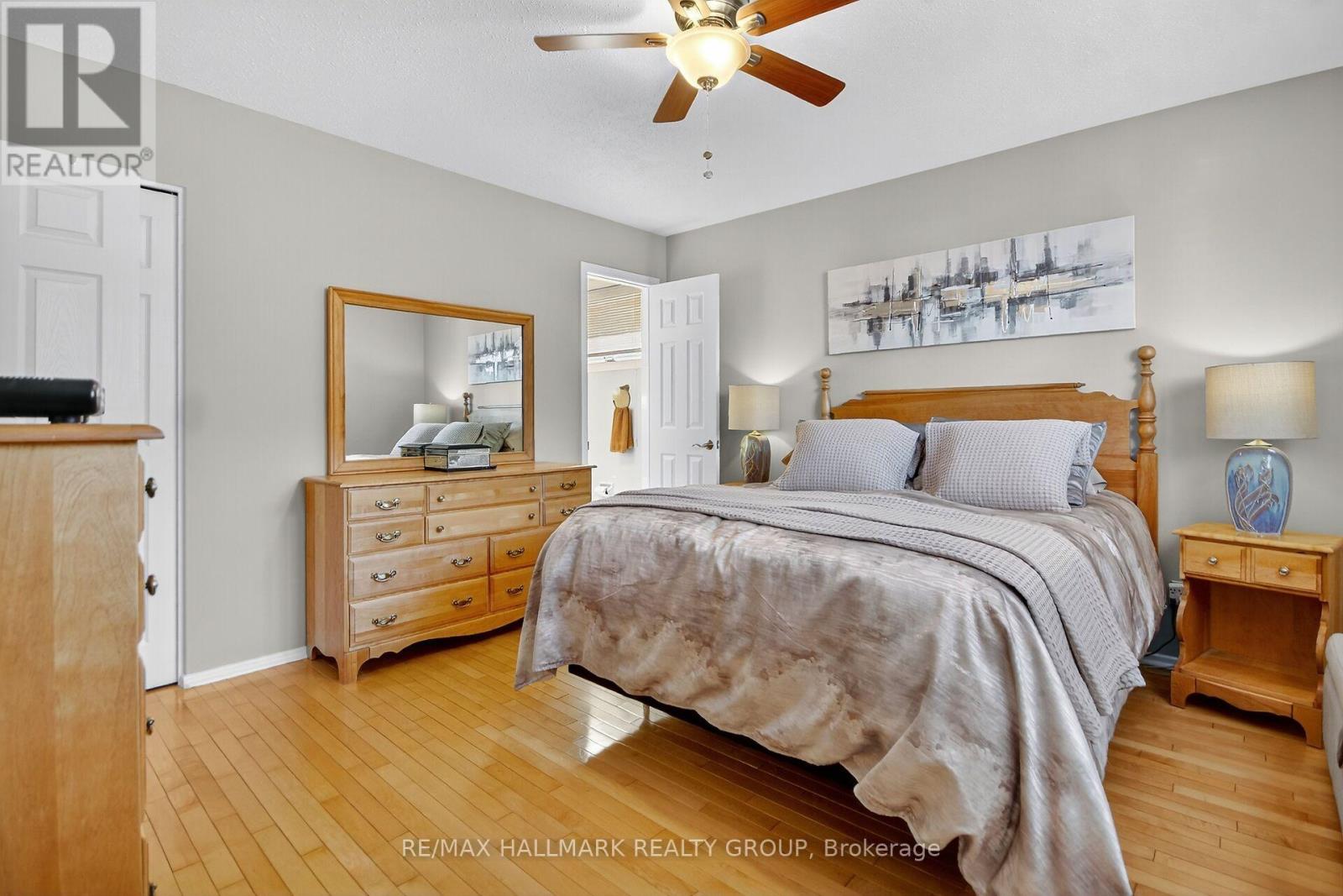 838 Balsam Drive, Ottawa, Ontario  K1E 1B7 - Photo 18 - X12496576