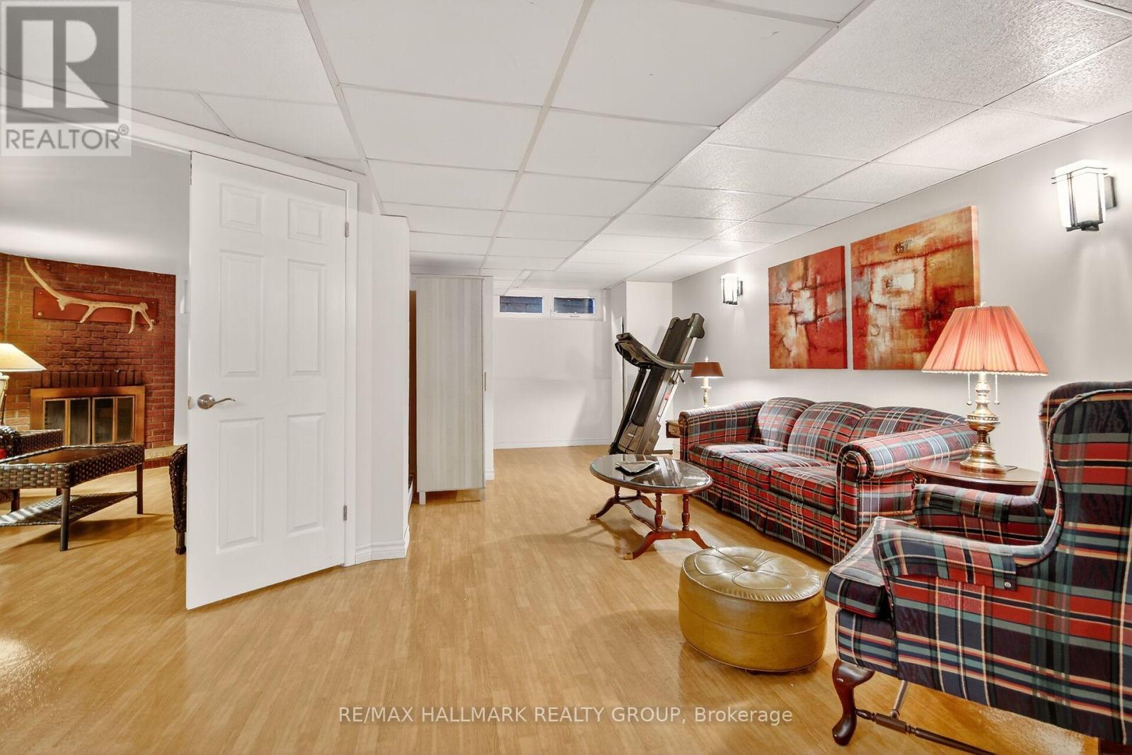 838 Balsam Drive, Ottawa, Ontario  K1E 1B7 - Photo 30 - X12496576