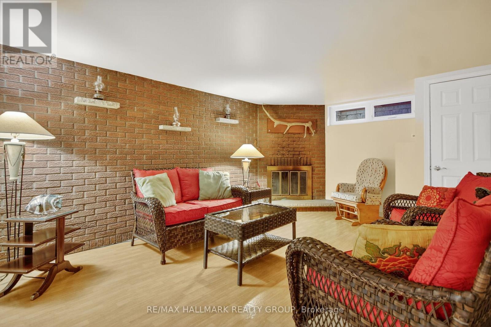 838 Balsam Drive, Ottawa, Ontario  K1E 1B7 - Photo 31 - X12496576