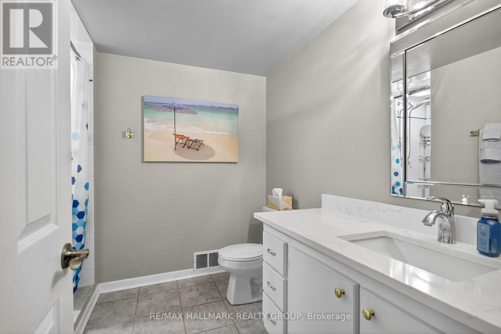 838 Balsam Drive, Ottawa, Ontario  K1E 1B7 - Photo 32 - X12496576