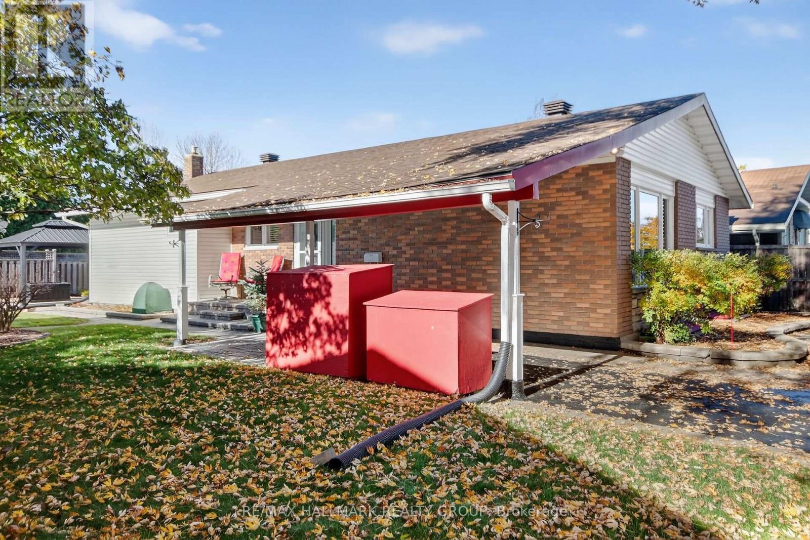 838 Balsam Drive, Ottawa, Ontario  K1E 1B7 - Photo 34 - X12496576