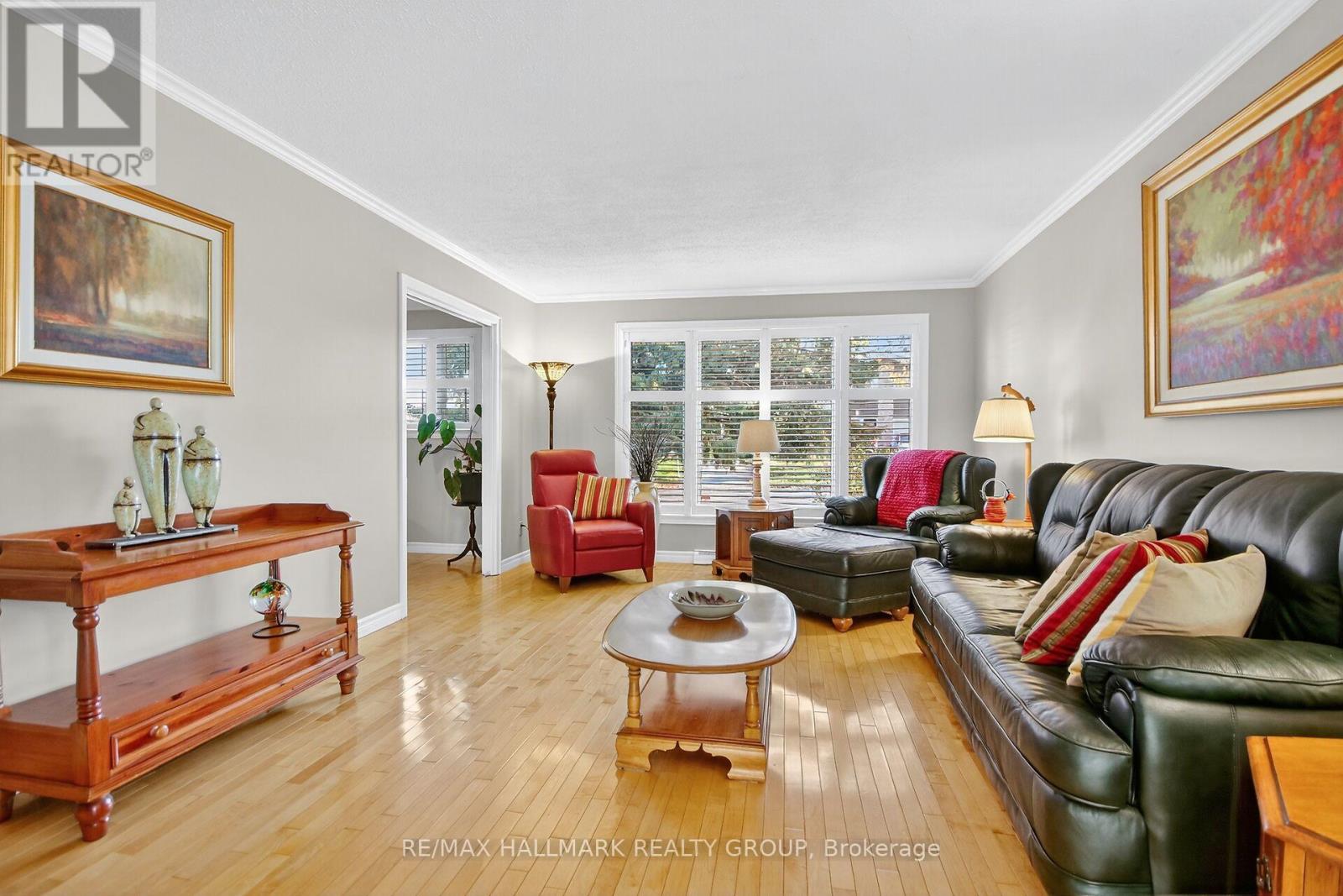 838 Balsam Drive, Ottawa, Ontario  K1E 1B7 - Photo 9 - X12496576